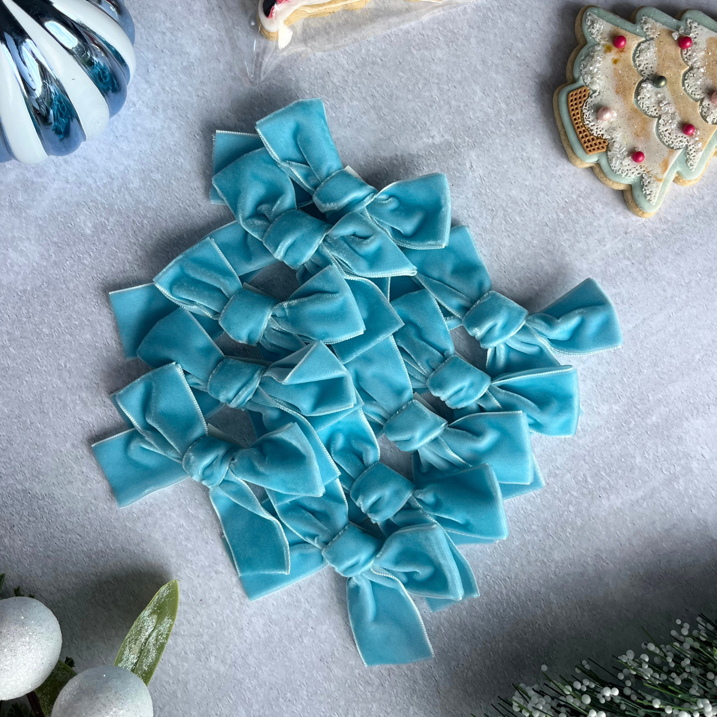 Small Velvet Pre-Tied Adhesive Bows (10pk)