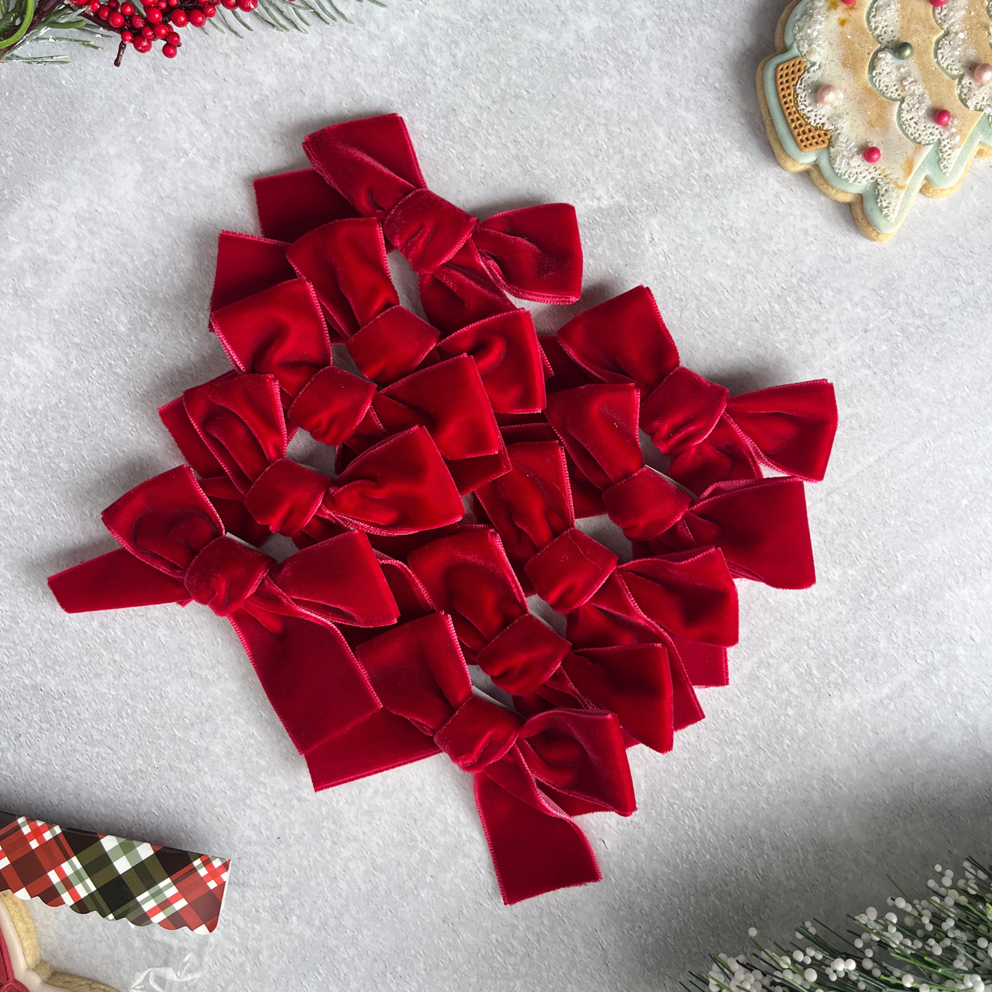 Small Velvet Pre-Tied Adhesive Bows (10pk)