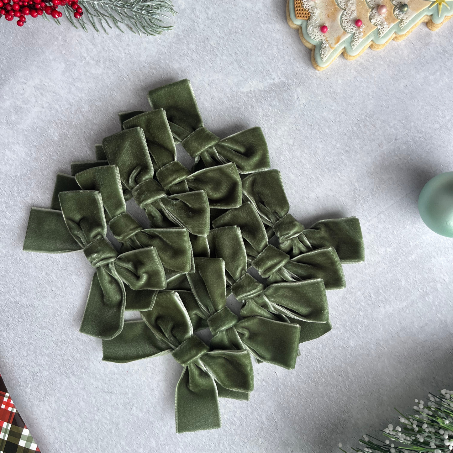 Small Velvet Pre-Tied Adhesive Bows (10pk)