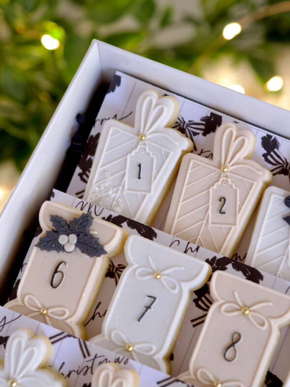 Monochrome Merriment Greaseproof Papers (10pk)