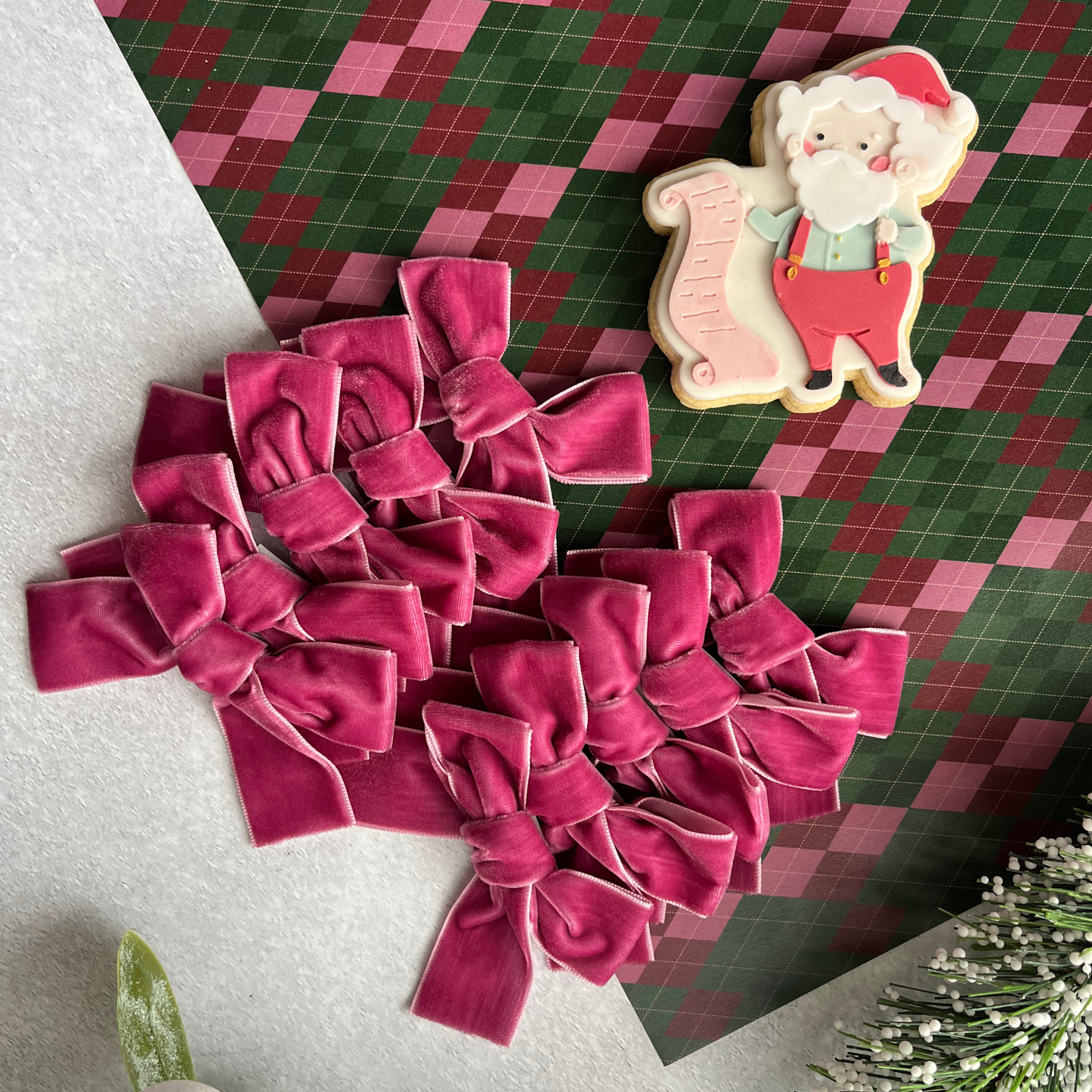 Small Velvet Pre-Tied Adhesive Bows (10pk)